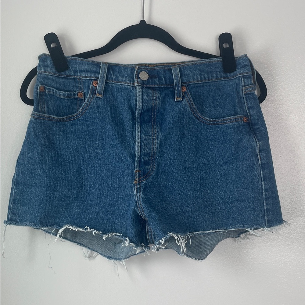 Levi's Classic Blue Jean Shorts 501
Button fly W29
